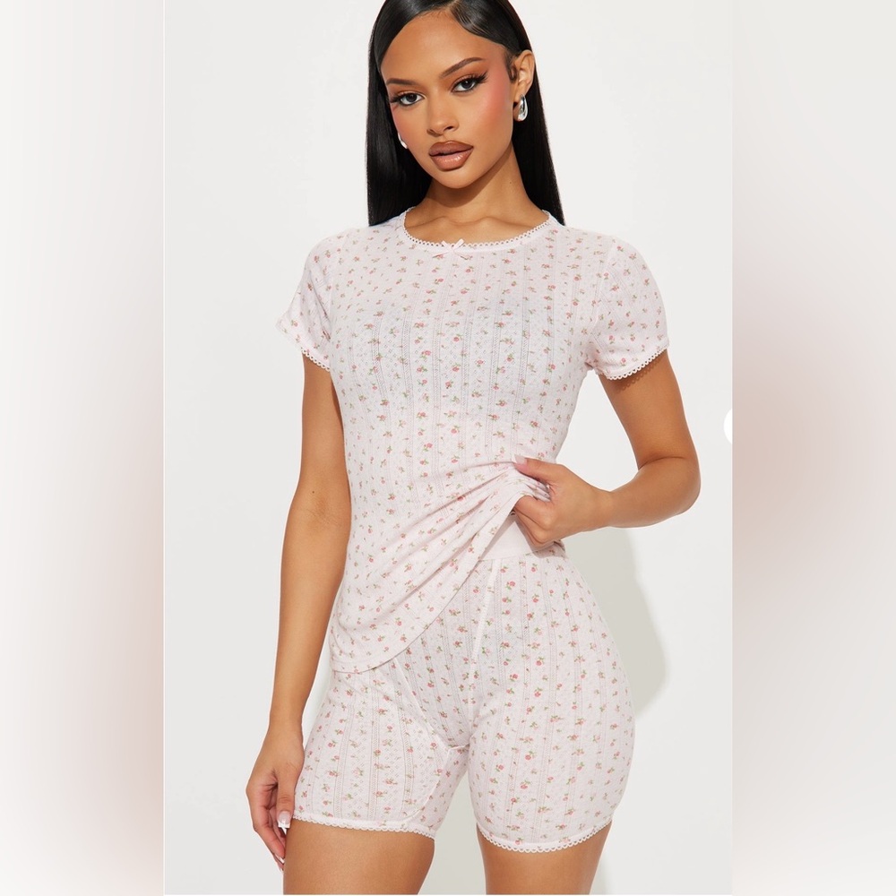 Fashion Nova Pink Short Sleeve Tee New( no tags)